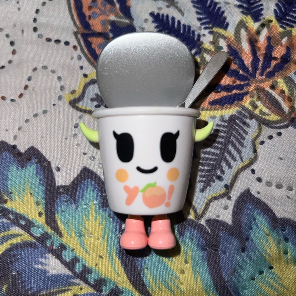 Peachy Momo TokiDoki Figurine